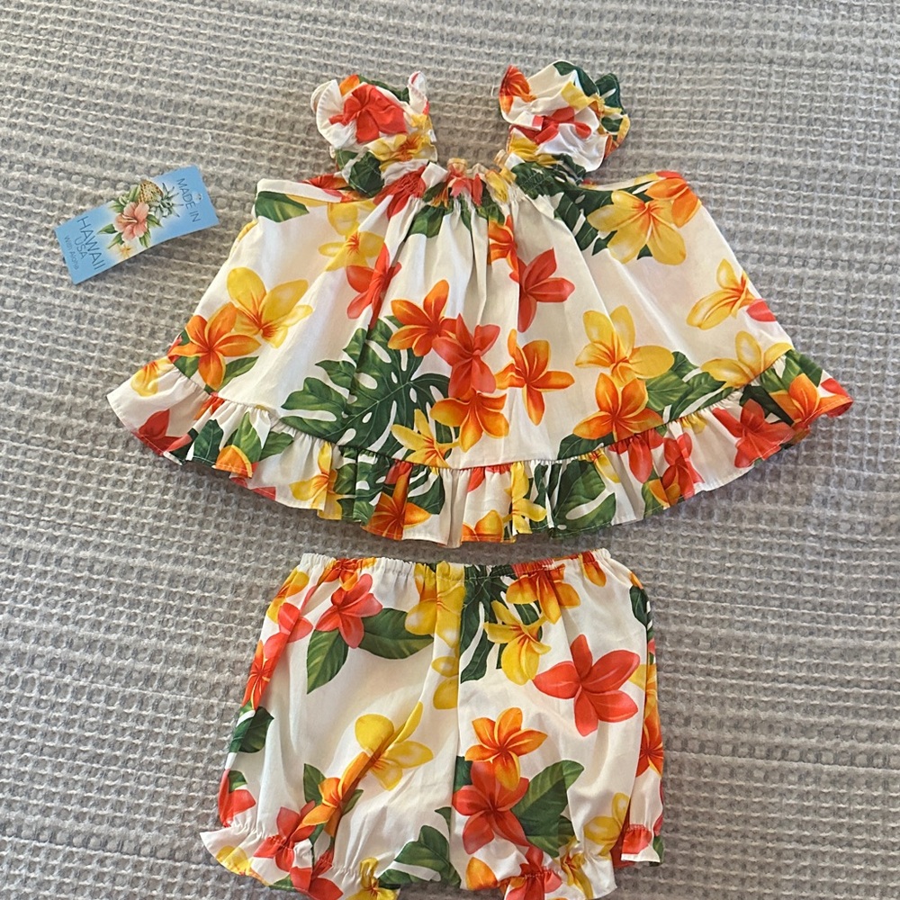 Floral Baby Outfit with Ruffled Top and Bloomers